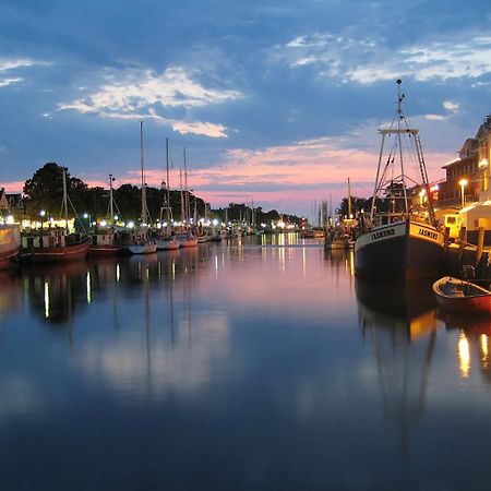 Berringer, Leuchtfeuer, Direkt An Der Promenade Apartman Rostock Kültér fotó